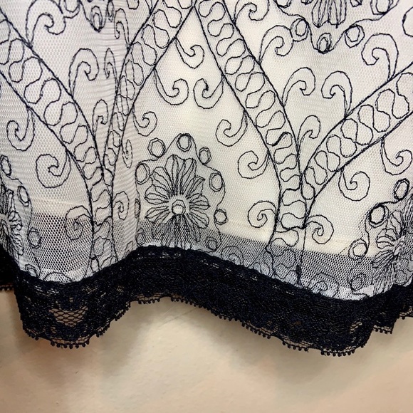 RQT Sheer Lace Print Skirt White and Black Size M - Picture 4 of 8